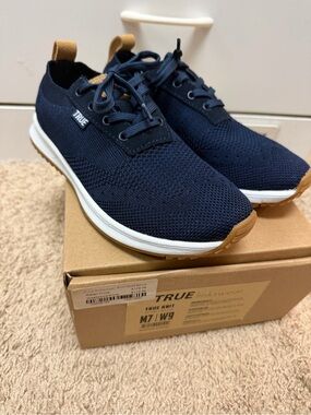 True Knit Women’s Size 9 Men's Size 7 Navy Golf Shoes NWT